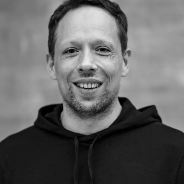 Headshot of Andreas Strasser in black and white.